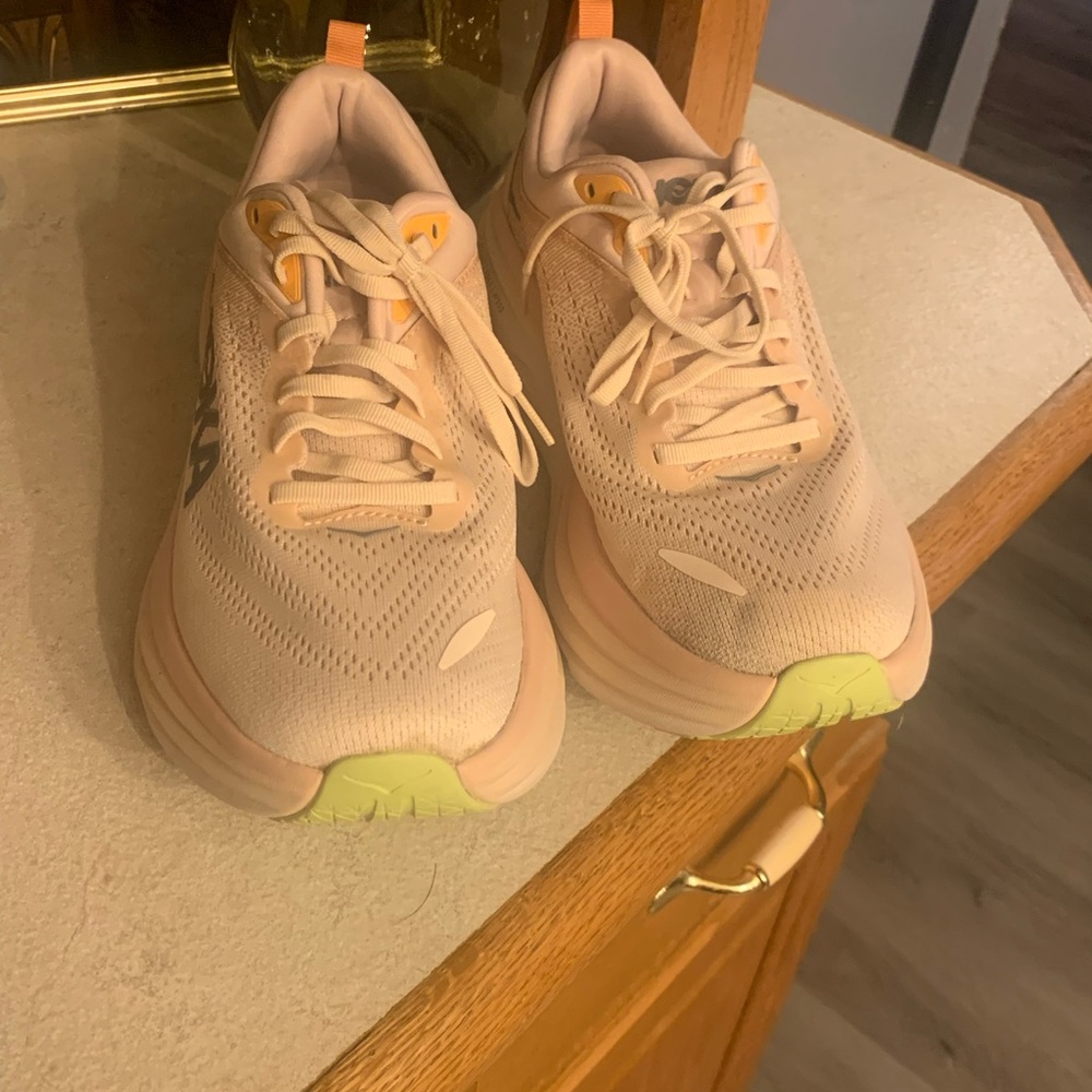 Women Hoka Bondi8